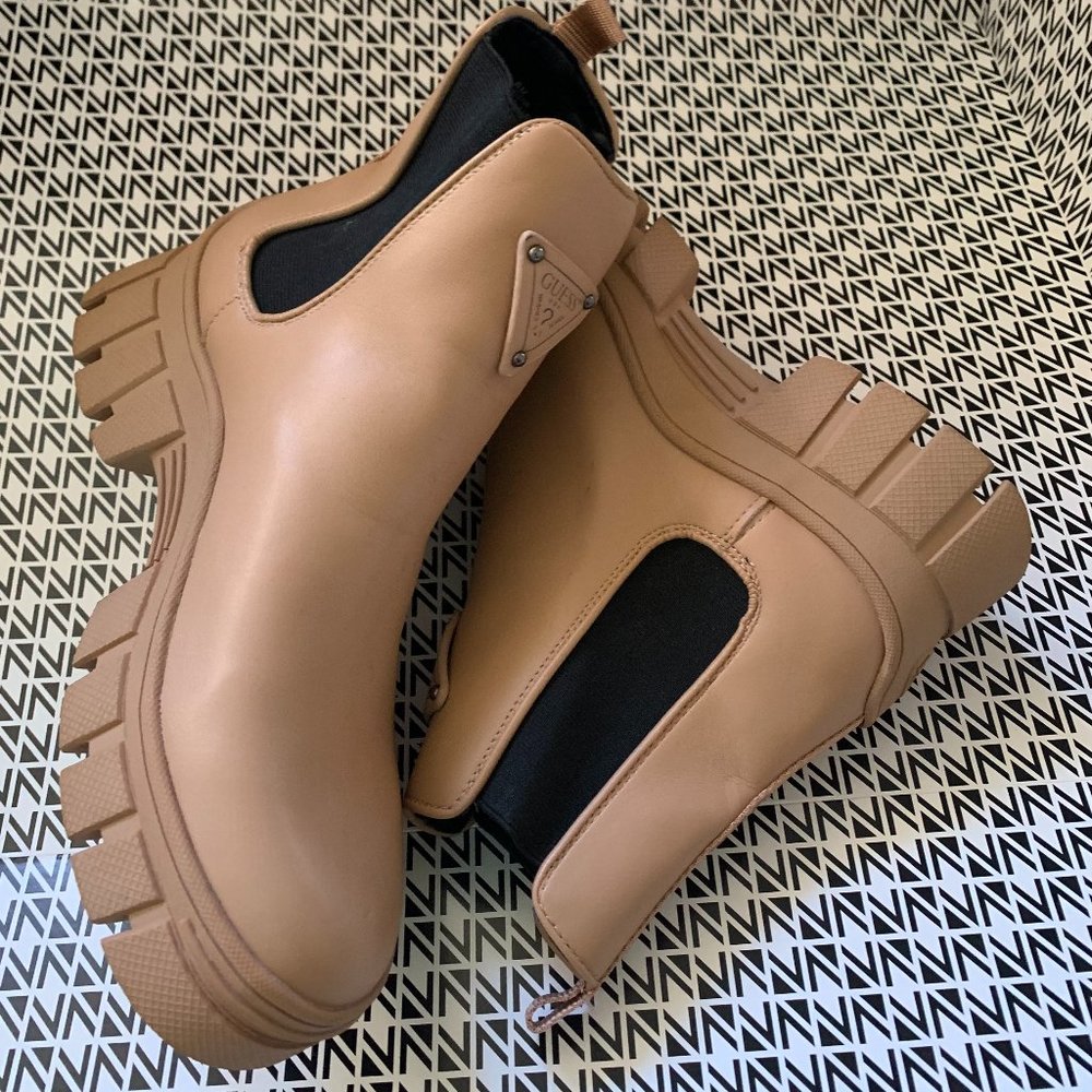 GUESS Leather Women's Hestia Lug Sole Chelsea Booties, US 8